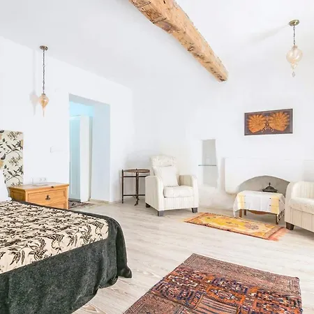 Sleeps 8 Pool Air Con Wifi * Keçiler