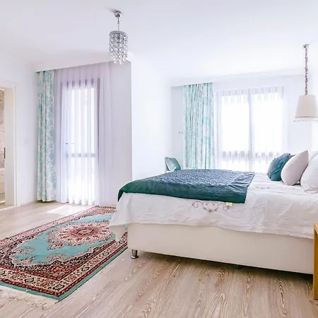 ヴィラ Sleeps 8 Pool Air Con Wifi Keçiler