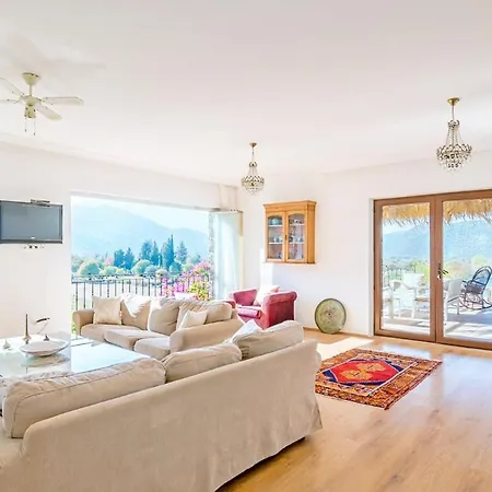 Sleeps 8 Pool Air Con Wifi 빌라 Keciler